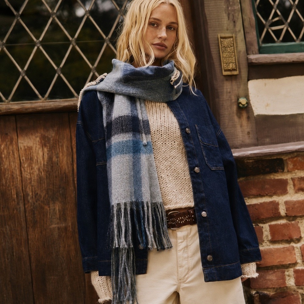 Steve Madden Plaid Blanket Scarf Womens Blue Fuzzy Fringe Tartan Preppy Classic‎
